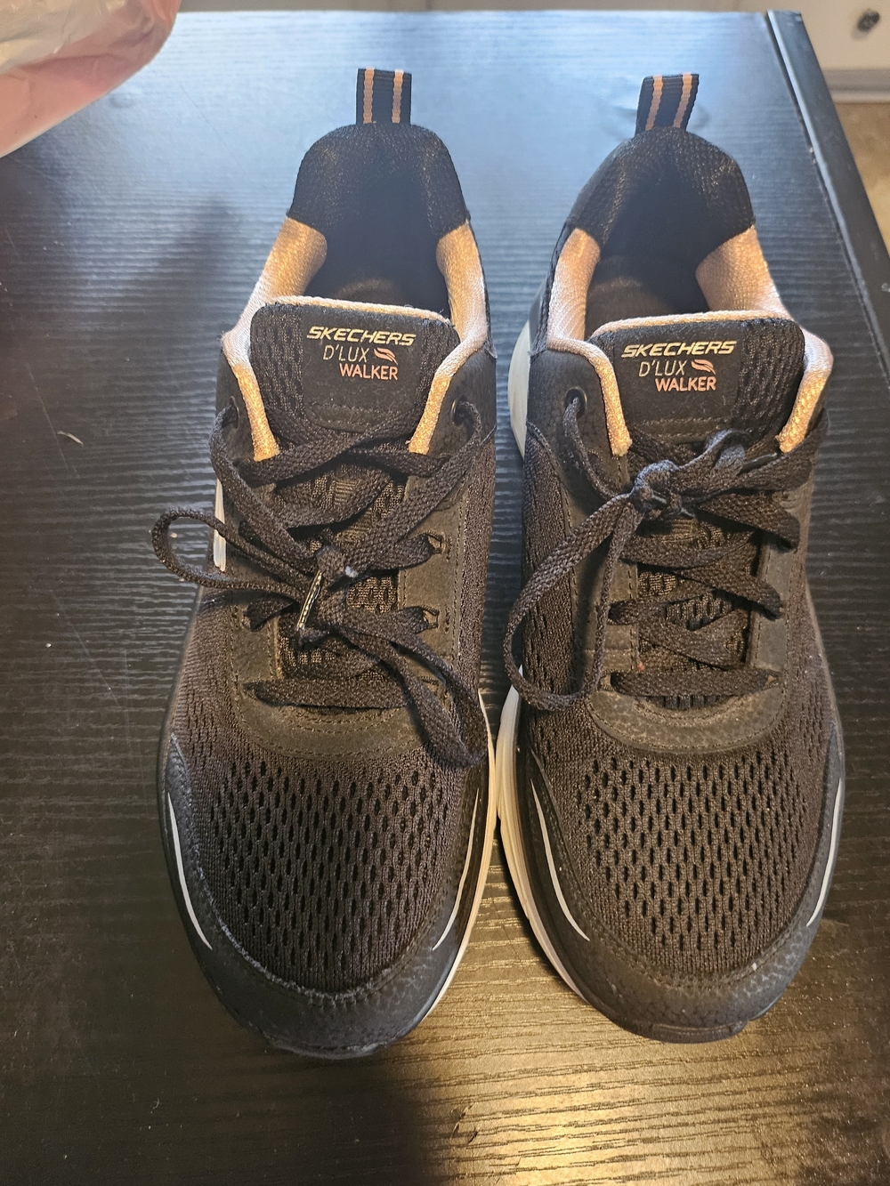 K3Skechers D'Lux Walker Women's Black Sneakers with Tan Accents